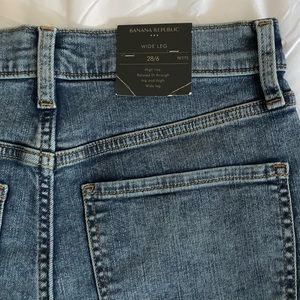 28/6 petite wide leg banana republic jeans. New with tags.